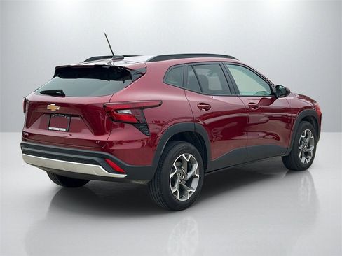 Used 2025 Chevrolet Trax LT image 5