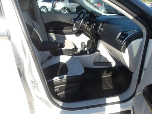 Used 2018 Jeep Compass Latitude w/ Popular Equipment Group image 10