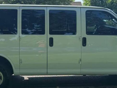 Used 2018 Chevrolet Express 2500 LS w/ Driver Convenience Package RWD image 6