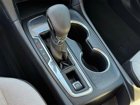 Used 2023 Chevrolet Equinox LT image 32