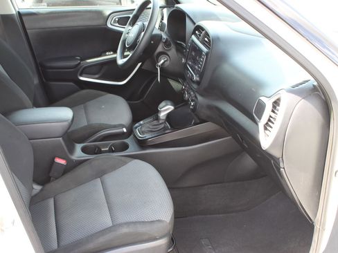 Used 2022 Kia Soul LX w/ Technology Package FWD image 22