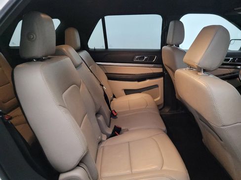 Used 2018 Ford Explorer XLT w/ Equipment Group 202A AWD/4WD image 19