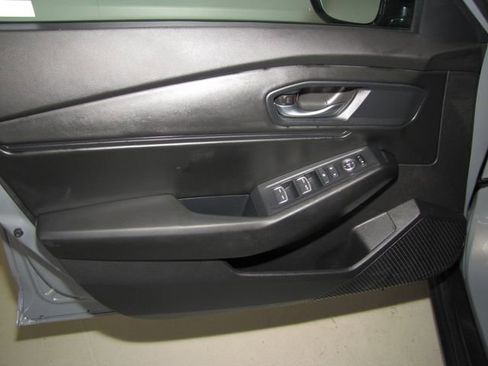 Certified 2025 Honda Accord SE image 9