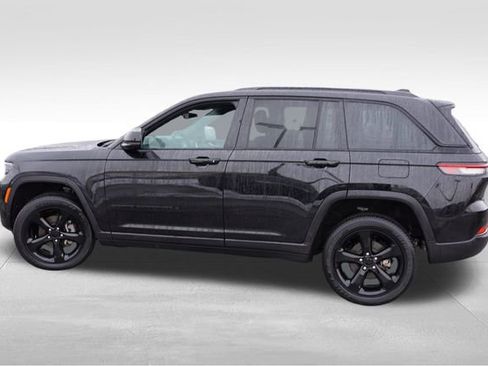Certified 2023 Jeep Grand Cherokee Altitude image 9
