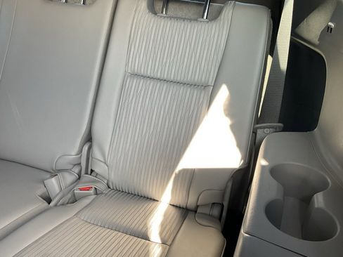 Used 2018 Toyota Highlander Plus image 35