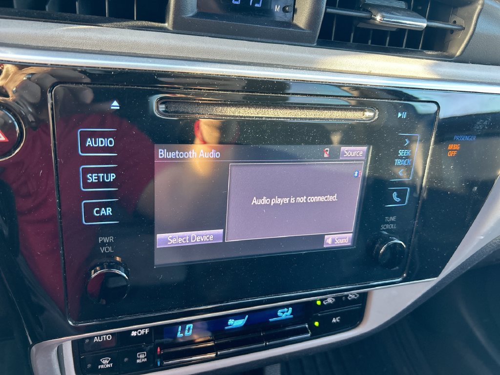 Used 2018 Toyota Corolla LE FWD image 21