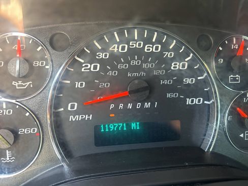 Used 2017 Chevrolet Express 2500 RWD image 12