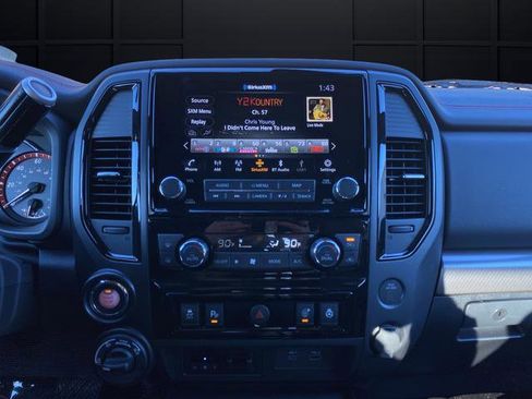 Used 2024 Nissan Titan PRO-4X w/ Pro-4x Convenience Package AWD/4WD image 9