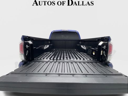Used 2022 Toyota Tacoma TRD Sport w/ Technology Package RWD image 12