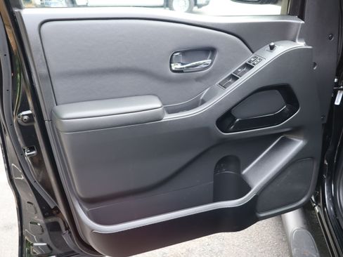Used 2023 Nissan Frontier SV w/ Midnight Edition Package RWD image 18