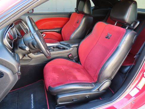Used 2016 Dodge Challenger R/T Scat Pack w/ Leather Interior Group RWD image 30