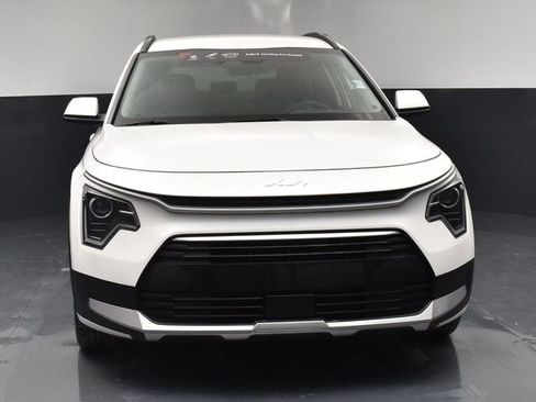 Used 2025 Kia Niro EX FWD image 8