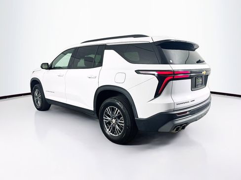 Used 2025 Chevrolet Traverse LT image 5