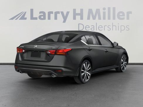 Used 2020 Nissan Altima 2.5 SR w/ Premium Package FWD image 5