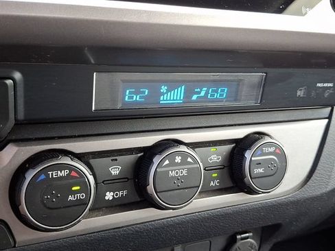 Used 2022 Toyota Tacoma SR5 AWD/4WD image 15