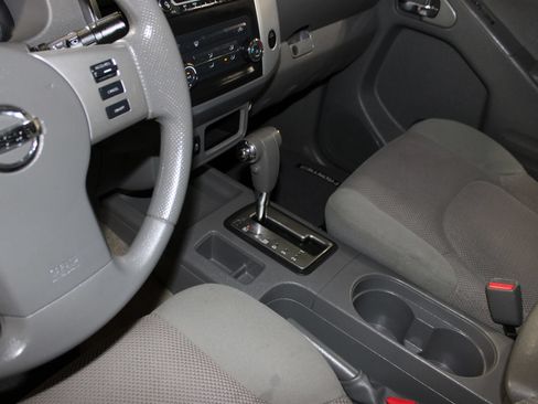 Used 2015 Nissan Frontier SV RWD image 14