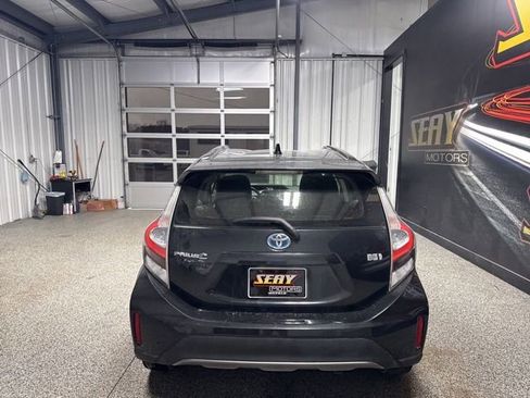 Used 2018 Toyota Prius C Three image 13