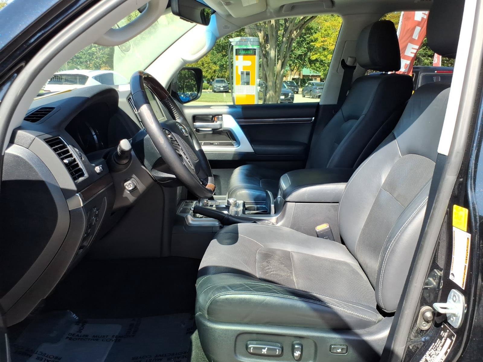 Used 2019 Toyota Land Cruiser w/ Carpet Mat Package AWD/4WD image 12