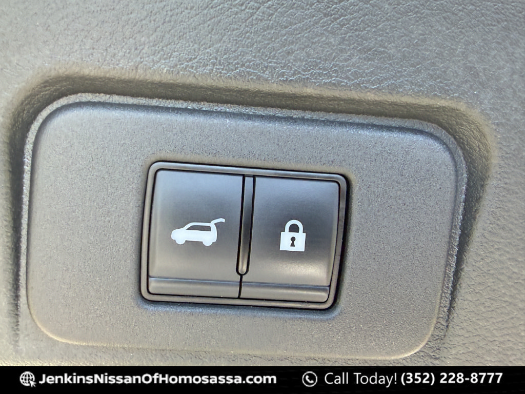 Used 2023 Nissan Rogue SV w/ SV Premium B Package FWD image 22