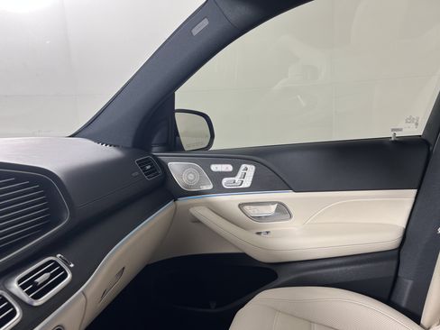 Used 2026 Mercedes-Benz GLS 580 4MATIC image 12