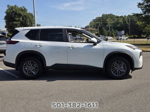 Certified 2026 Nissan Rogue SV FWD image 6