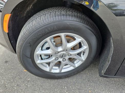 Used 2023 Chrysler Pacifica Touring-L FWD image 33