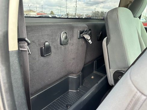 Used 2014 RAM 1500 Express image 25