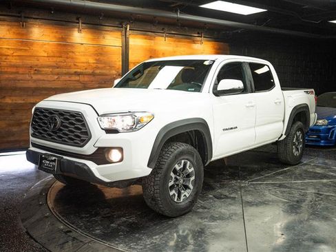 Used 2022 Toyota Tacoma TRD Off-Road w/ Technology Package image 2