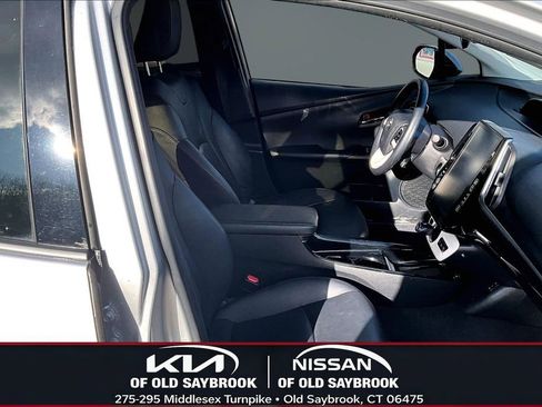 Used 2017 Toyota Prius Prime Premium image 27