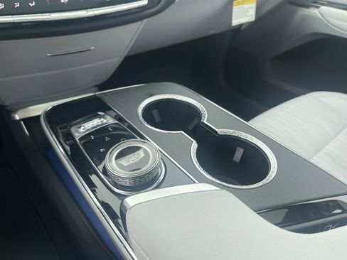 Certified 2025 Cadillac Lyriq Luxury AWD/4WD image 33