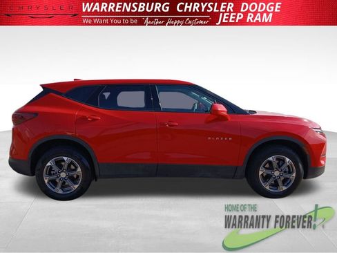 Used 2025 Chevrolet Blazer LT image 2