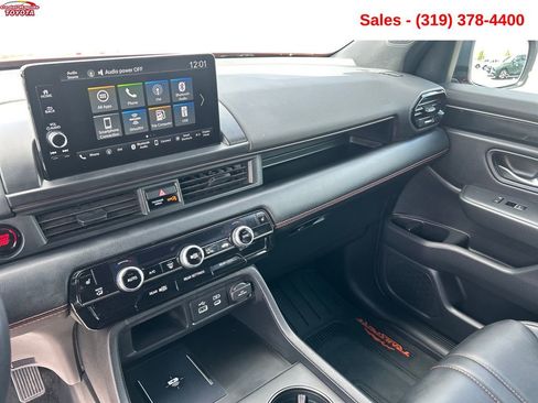 Used 2024 Honda Pilot TrailSport image 13