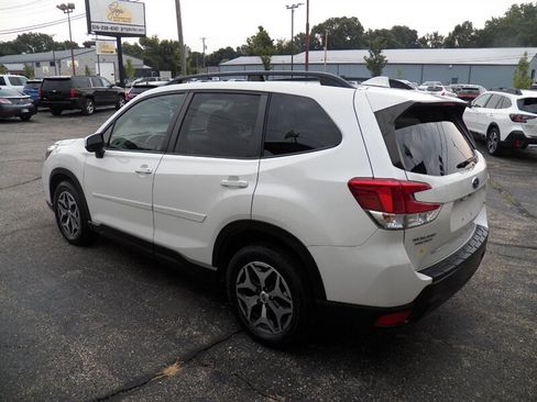 Used 2019 Subaru Forester Premium w/ All-Weather Package AWD/4WD image 3