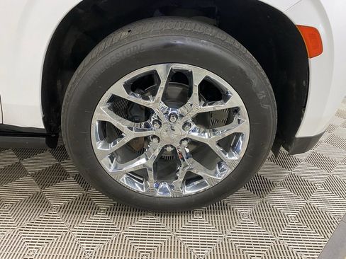 Used 2021 GMC Yukon Denali w/ Denali Premium Package image 2