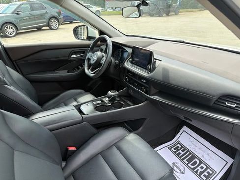 Used 2023 Nissan Rogue SV w/ SV Premium B Package FWD image 16