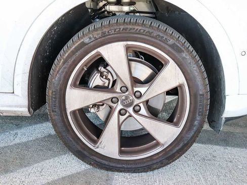 Used 2025 Audi Q5 Premium Plus w/ Premium Plus AWD/4WD image 9