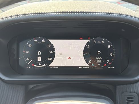 Used 2025 Land Rover Discovery Dynamic SE image 29