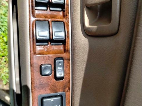 Used 2000 Toyota 4Runner Limited image 7