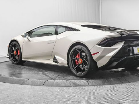 Used 2023 Lamborghini Huracan Tecnica image 5