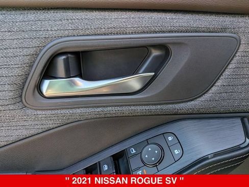 Used 2021 Nissan Rogue SV AWD/4WD image 12