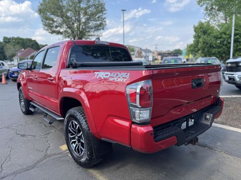 Used 2020 Toyota Tacoma TRD Sport w/ Technology Package AWD/4WD image 4