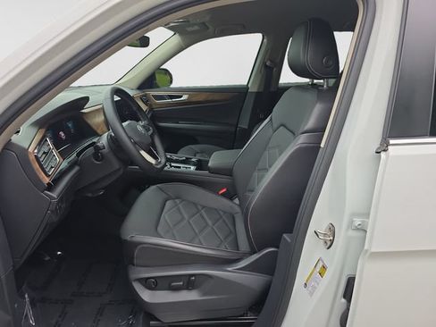 Certified 2024 Volkswagen Atlas SE w/ Black Wheel Package AWD/4WD image 11