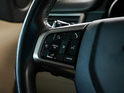 Used 2019 Land Rover Discovery Sport HSE image 27