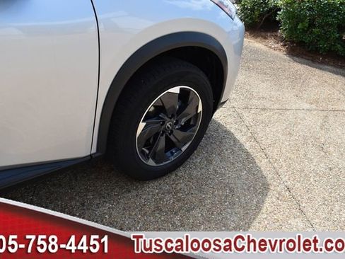 Used 2024 Nissan Rogue SV FWD image 13