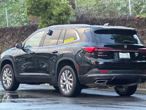 Used 2025 Buick Enclave Preferred image 6