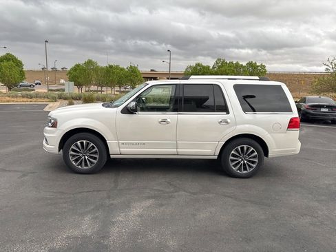 Used 2017 Lincoln Navigator Select image 2