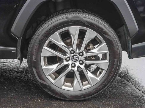 Used 2021 Toyota RAV4 XLE Premium image 10