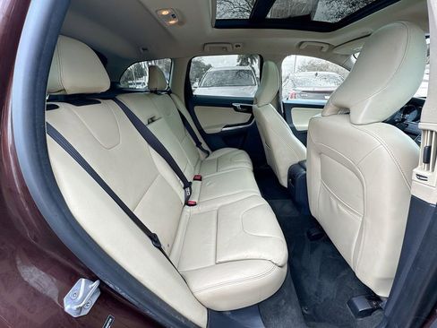 Used 2016 Volvo XC60 T6 w/ Proximity Package image 29