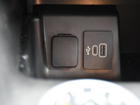 Used 2025 Ford Explorer Active AWD/4WD image 28