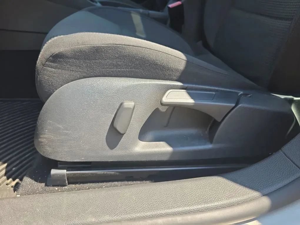 Used 2013 Volkswagen Jetta SE FWD image 16